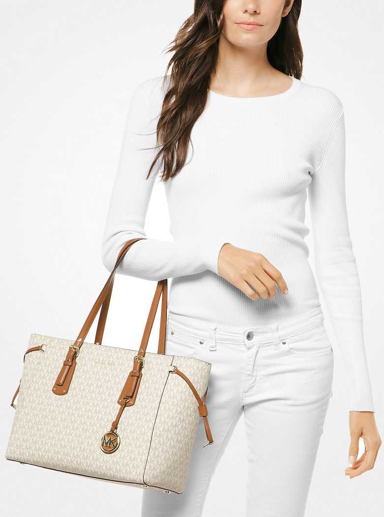 Michael Kors Voyager Medium Logo Vanilla | SN-MK26898